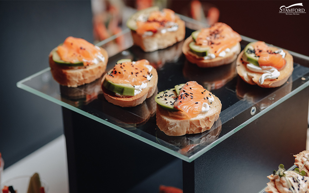 Go with bite-sized finger food best catering Singapore
